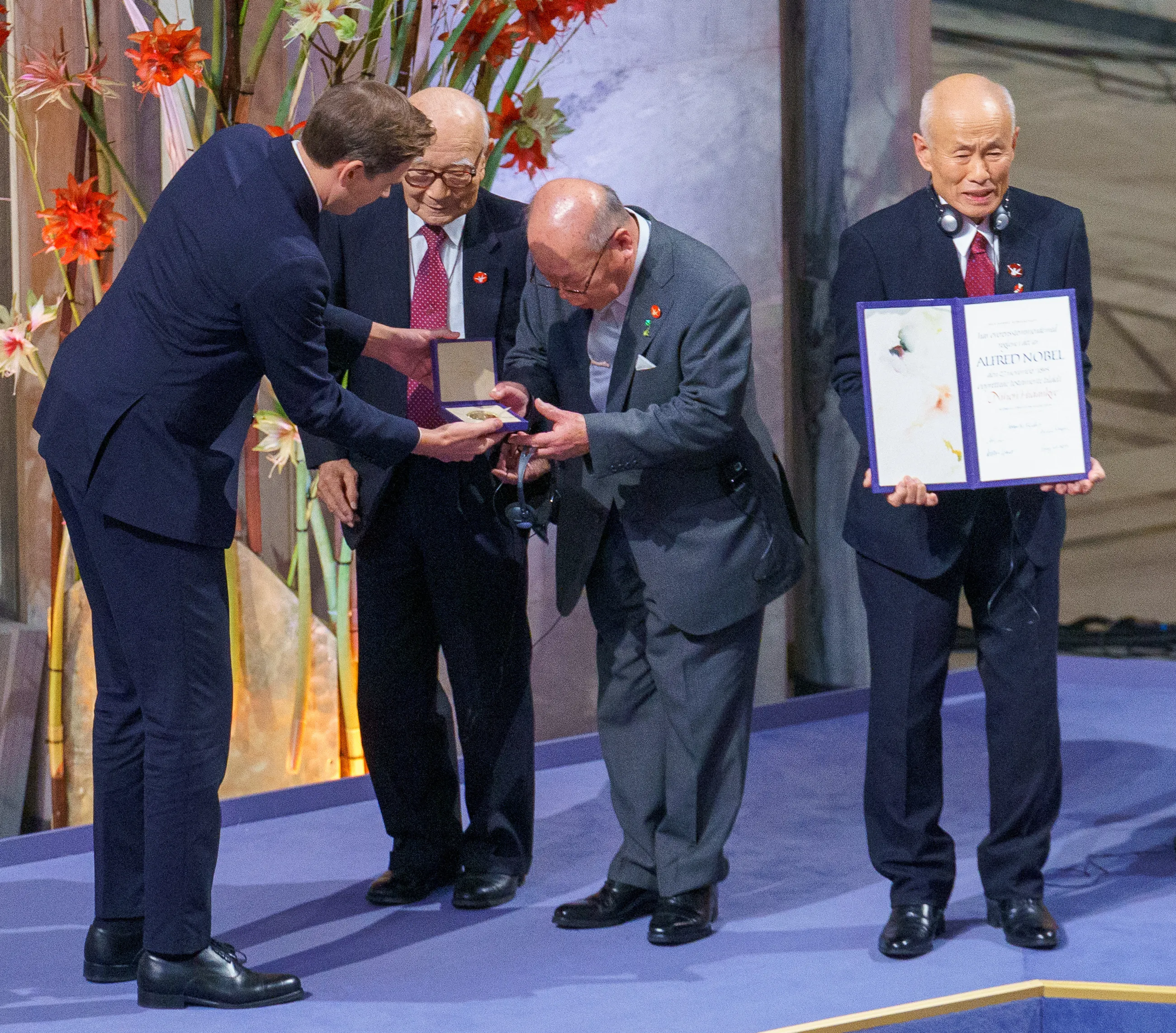 Jørgen Watne Frydnes presenting the 2024 Nobel Peace Prize to representatives of Nihon Hidankyo